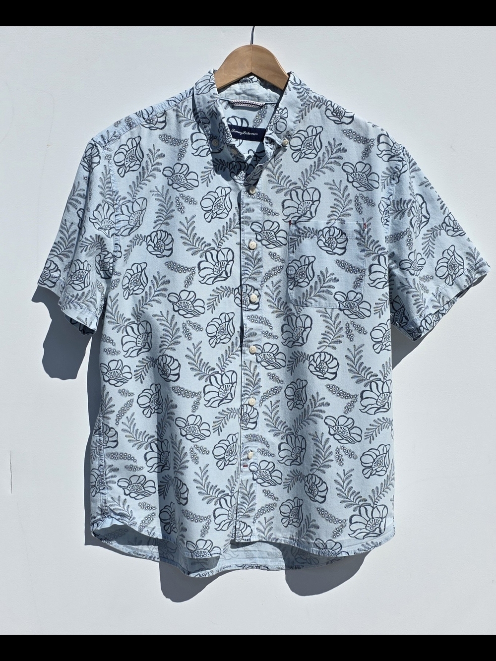 Large Tommy Bahama Light Blue Floral Short Sleeve Button-Up Shirt